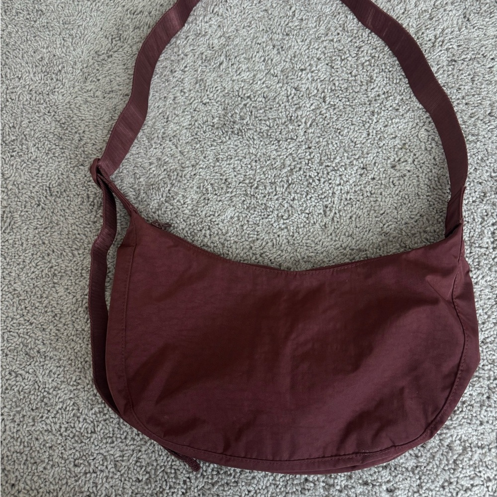 Baggu Medium Crescent in Mahogony